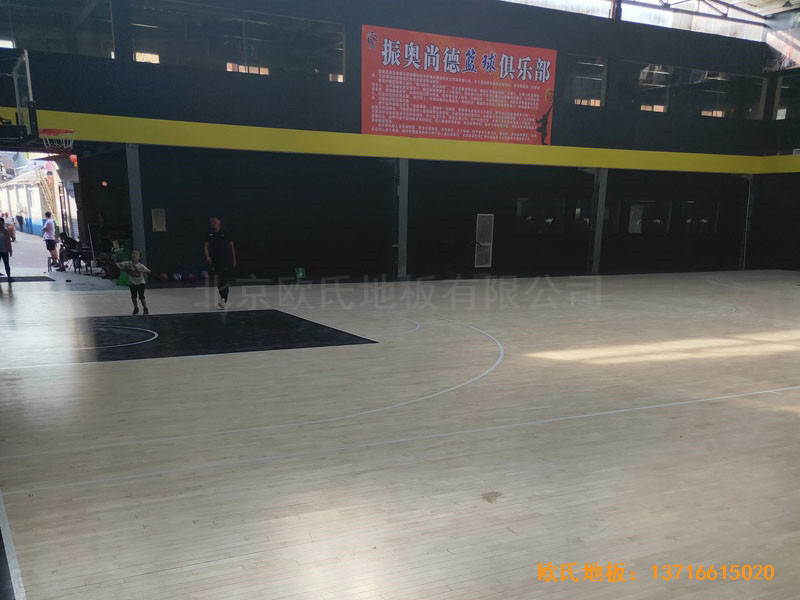 南陽驕陽體育籃球俱樂部運動地板施工案例2