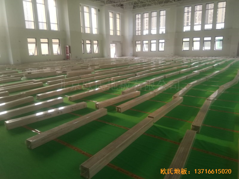 山東濟南唐冶城籃球館運動木地板施工案例3