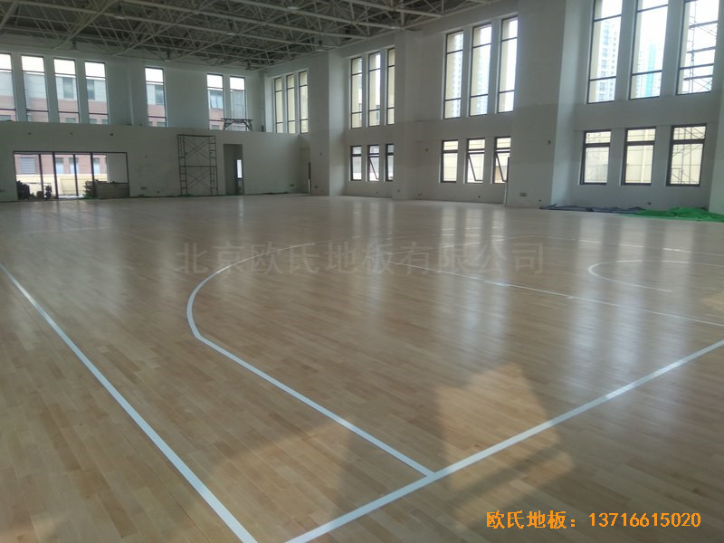 山東濟南唐冶城籃球館運動木地板施工案例5