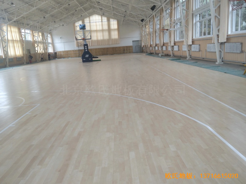 內蒙古呼和浩特賽罕區師范大學體育學院訓練館體育木地板安裝案例3