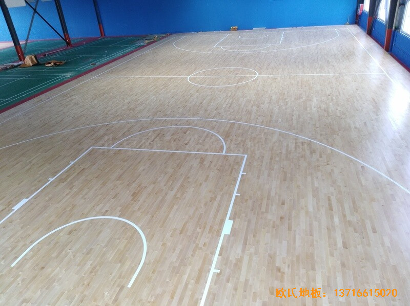 江蘇江陰市榜樣體育俱樂部體育地板鋪設案例0
