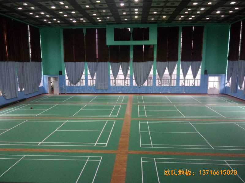 江蘇科技大學羽毛球館運動木地板安裝案例3
