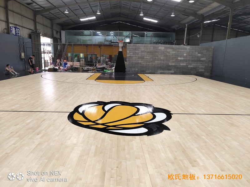 泉州僑鄉壹噸籃球場運動地板鋪裝案例3