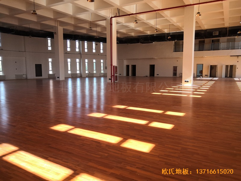 北京房山長陽小學籃球訓練館體育木地板施工案例2
