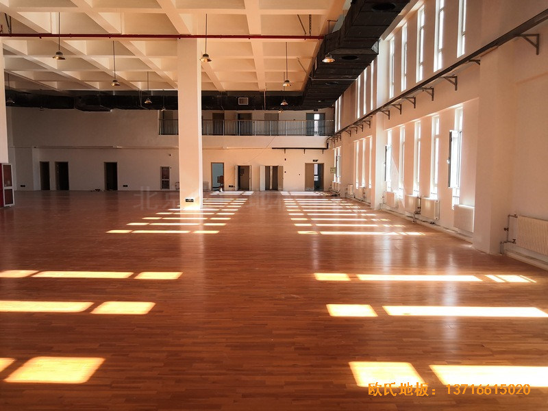 北京房山長陽小學籃球訓練館體育木地板施工案例3
