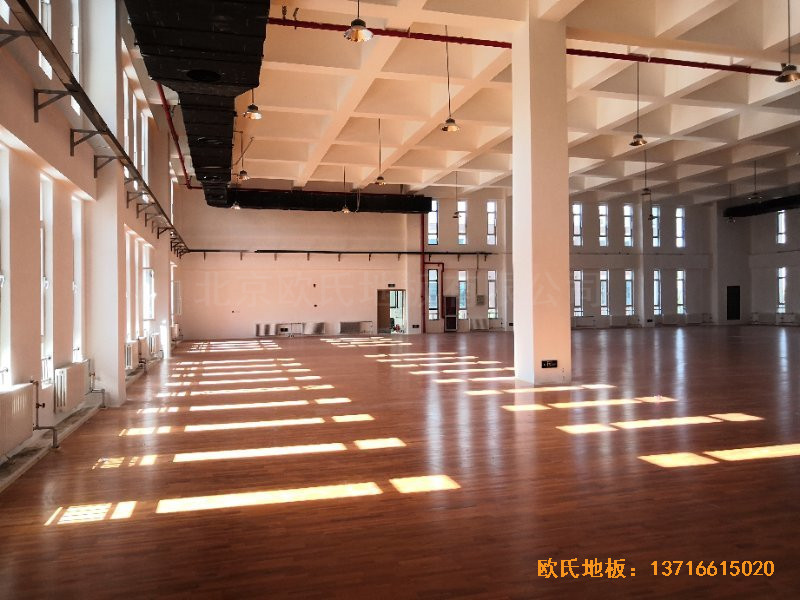 北京房山長陽小學籃球訓練館體育木地板施工案例4