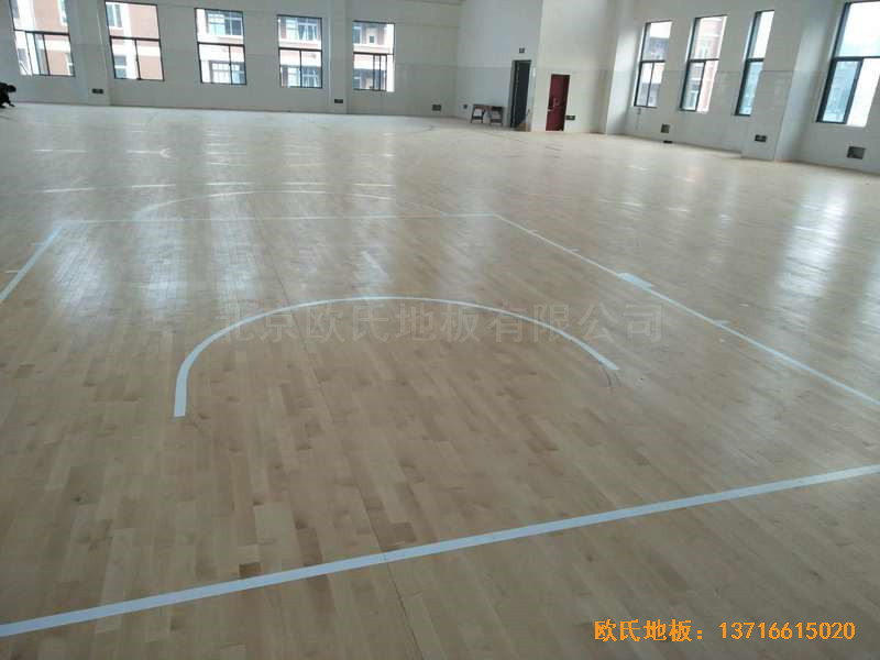 江蘇泰州市泰興濟川小學籃球館運動地板鋪裝案例0