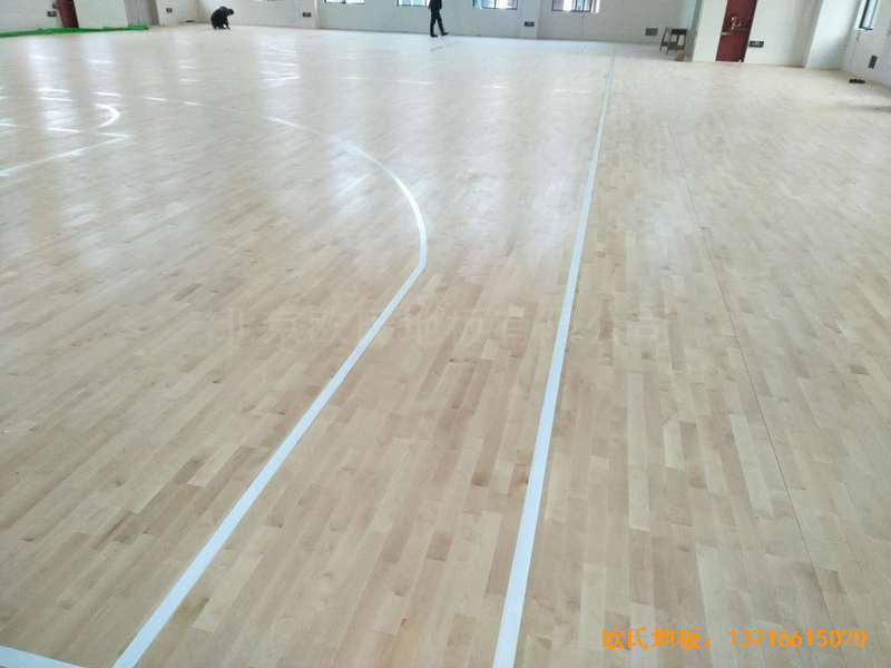 江蘇泰州市泰興濟川小學籃球館運動地板鋪裝案例3