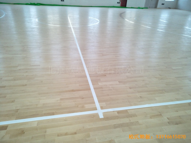 江蘇泰州市泰興濟川小學籃球館運動地板鋪裝案例4