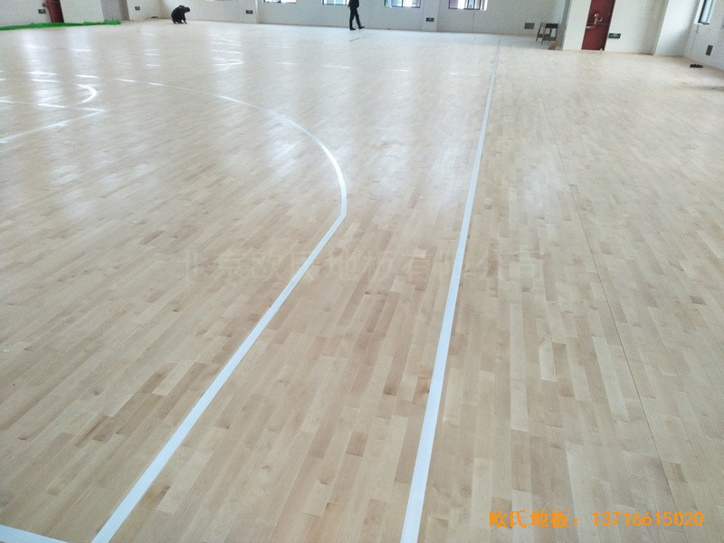 江蘇泰州市泰興濟川小學籃球館運動地板鋪裝案例5