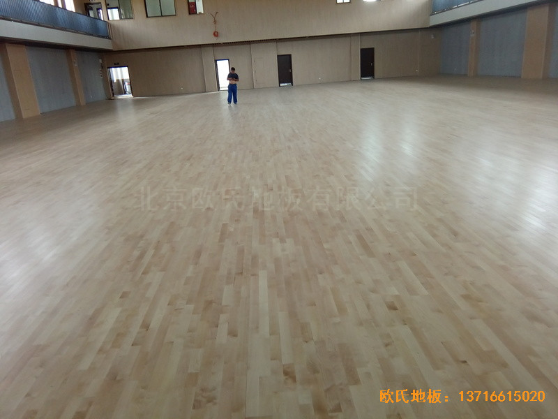 上海寶山區美蘭湖中學運動館體育地板安裝案例0