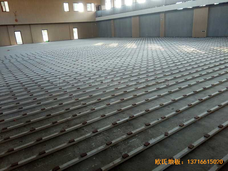 上海寶山區美蘭湖中學運動館體育地板安裝案例1