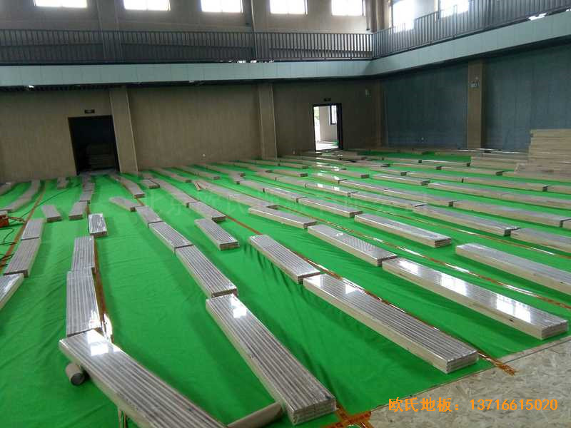 上海寶山區美蘭湖中學運動館體育地板安裝案例2