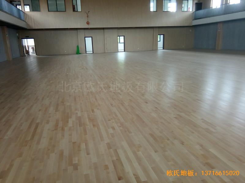 上海寶山區美蘭湖中學運動館體育地板安裝案例5
