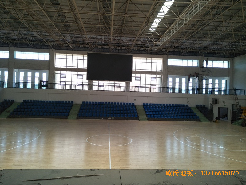湖南邵陽學院籃球館運動木地板鋪裝案例3