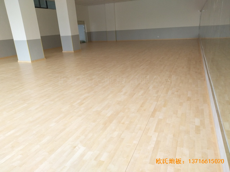 云南怒江職教中心運動館體育木地板鋪設案例4