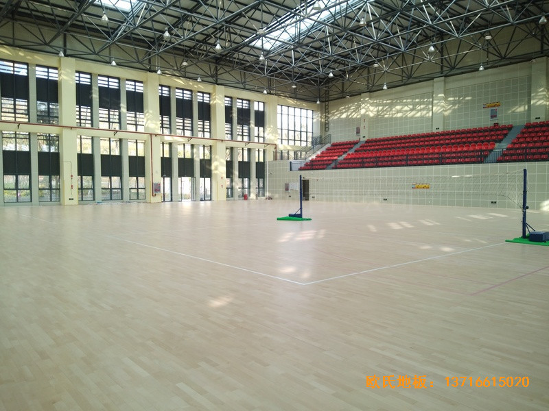 云南滇西技術大學總部籃球館運動地板施工案例3