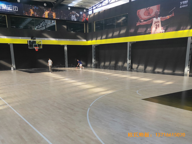 南陽體育籃球俱樂部體育地板安裝案例0