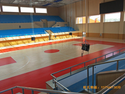 云南楚雄醫專學院籃球館運動木地板安裝案例