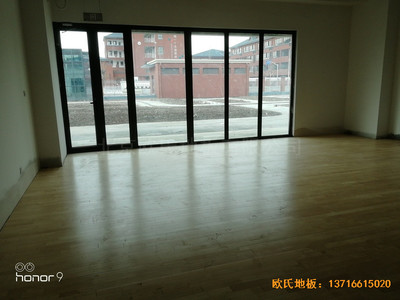 上海松江區佘山鎮文體中心體育木地板鋪設案例